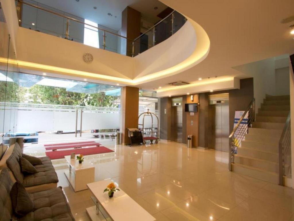 Hotel 88 Grogol By Wh Giacarta Esterno foto